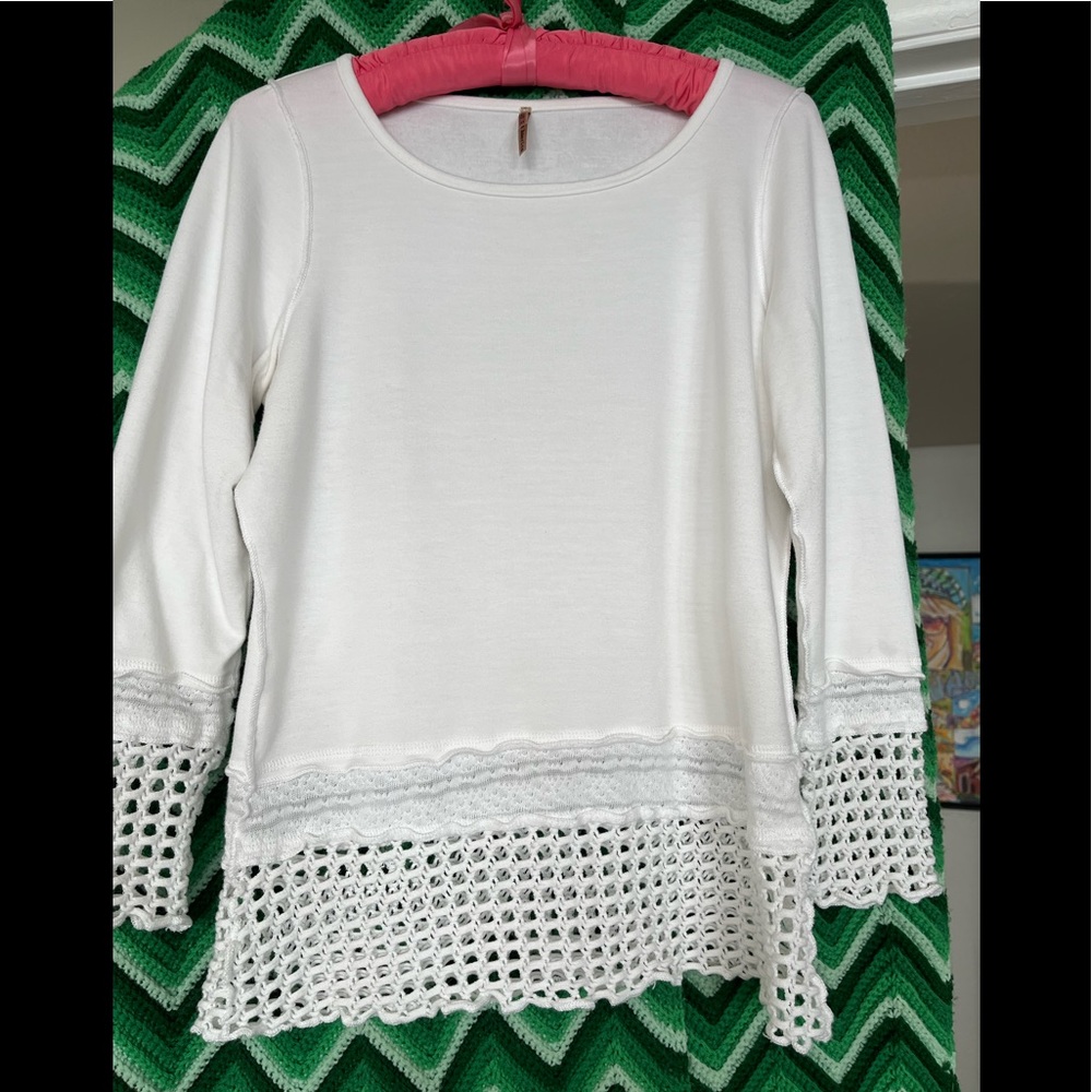 Adorable white tee that will give a little kick to jeans or whatever!